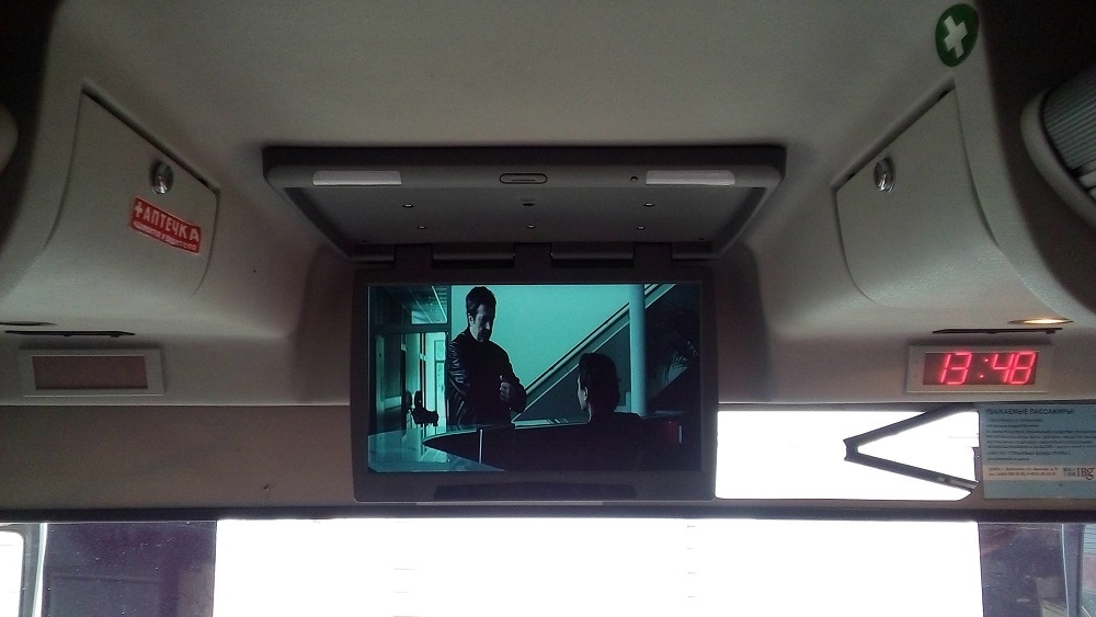 потолочный монитор в авто