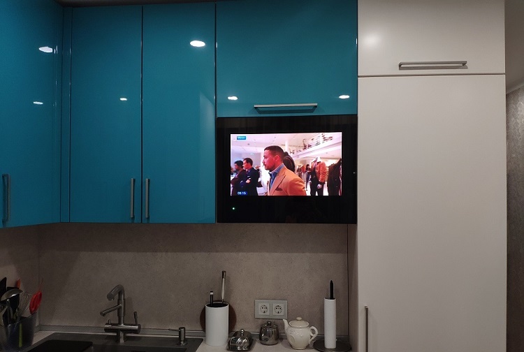 12 идей, где разместить телевизор на небольшой кухне