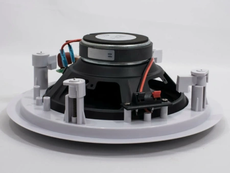 Комплект из двух потолочных динамиков, усилителя и акустического кабеля AVS135 + 2xAV807CS + AV10AC