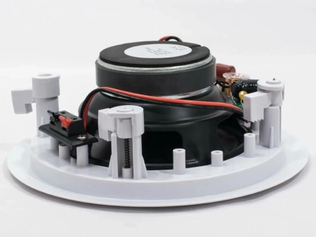 Комплект из четырех потолочных динамиков, усилителя и акустического кабеля AVS135 + 4xAV607CS + 2xAV10AC