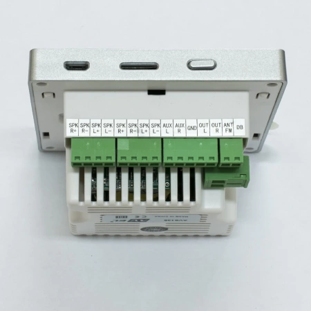 Комплект из двух влагозащищенных динамиков, усилителя и акустического кабеля AVS138 + 2xAVS600MSP + AV10AC