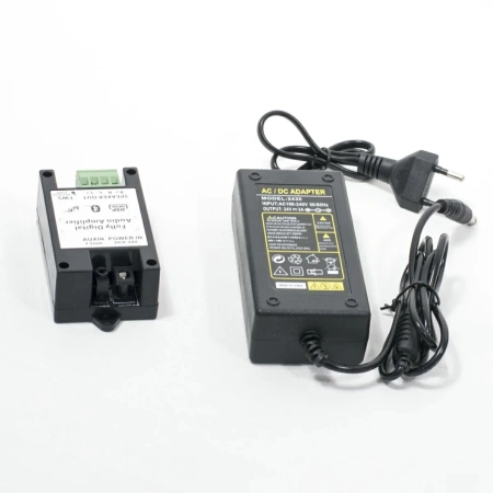 Комплект из двух влагозащищенных динамиков, усилителя и акустического кабеля AV315BT + 2xAV400CS + AV10AC