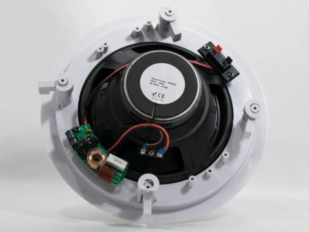 Комплект из двух потолочных динамиков, усилителя и акустического кабеля AVS140 + 2xAV807CS + AV10AC